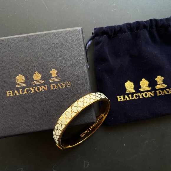 Halcyon Days Agama Cream & Gold Hinged Bangle Bracelet - Gift For Her - Picture 9 of 12